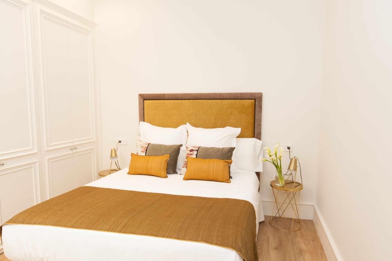 Isg Apartments Cedaceros 12 Seville Exterior photo