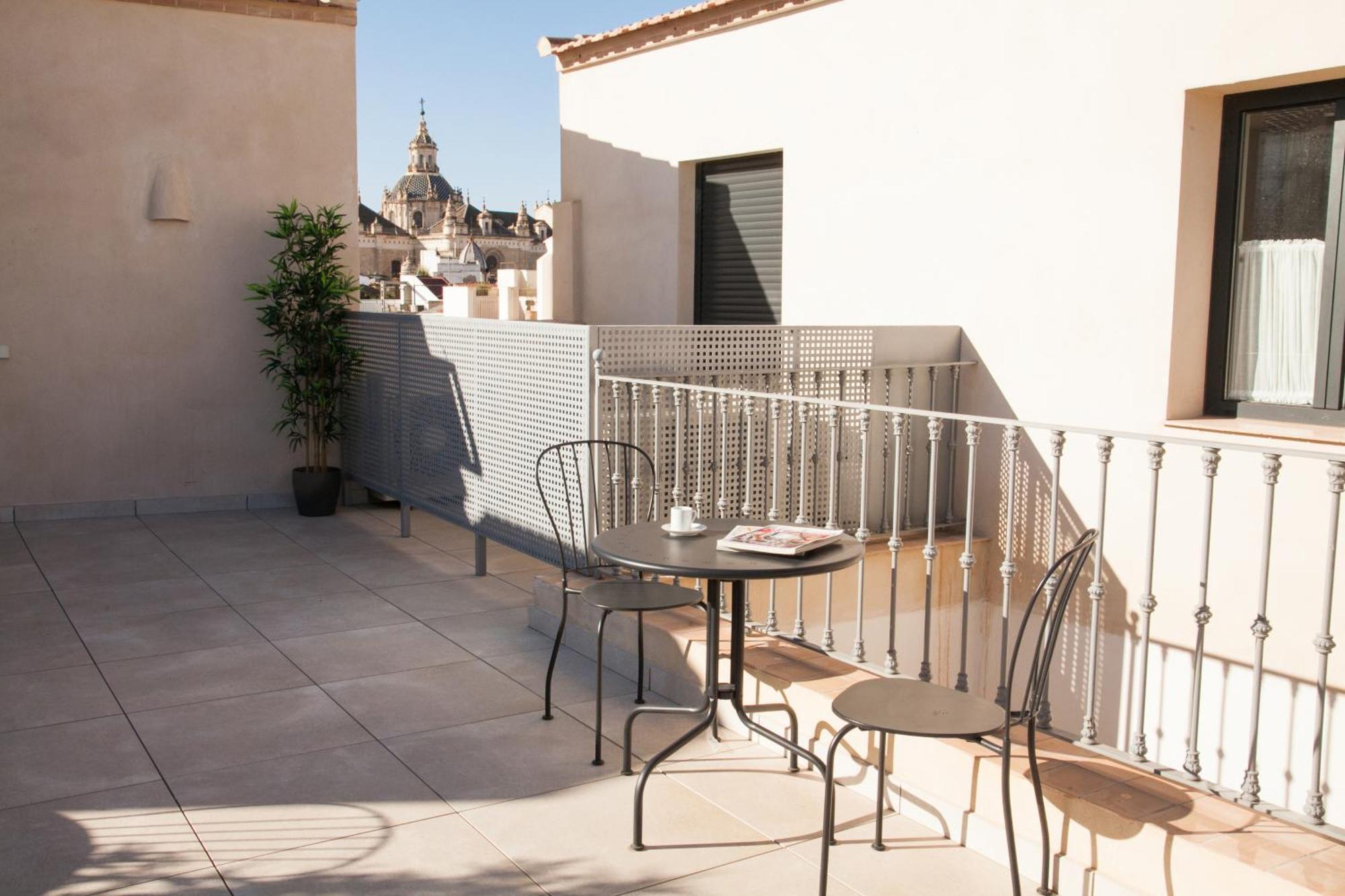 Isg Apartments Cedaceros 12 Seville Exterior photo